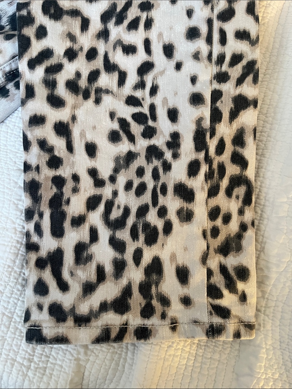 Kensie Black Leopard Print Jeans on Cream - Picture 4 of 4